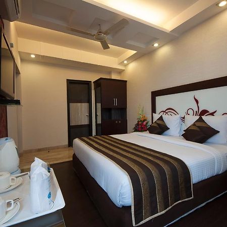 Hotel Pitrashish Grand And Premium Dillí Exteriér fotografie