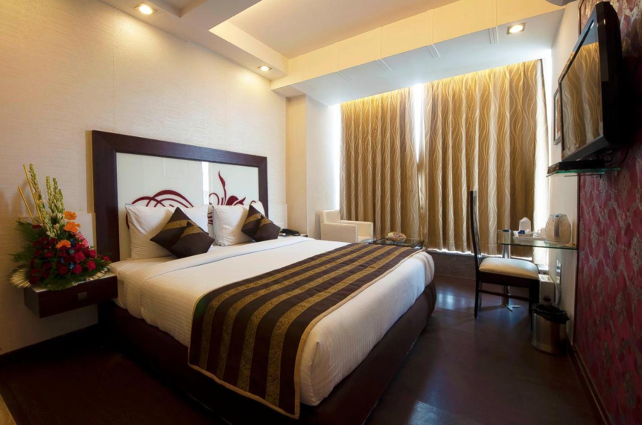 Hotel Pitrashish Grand And Premium Dillí Exteriér fotografie