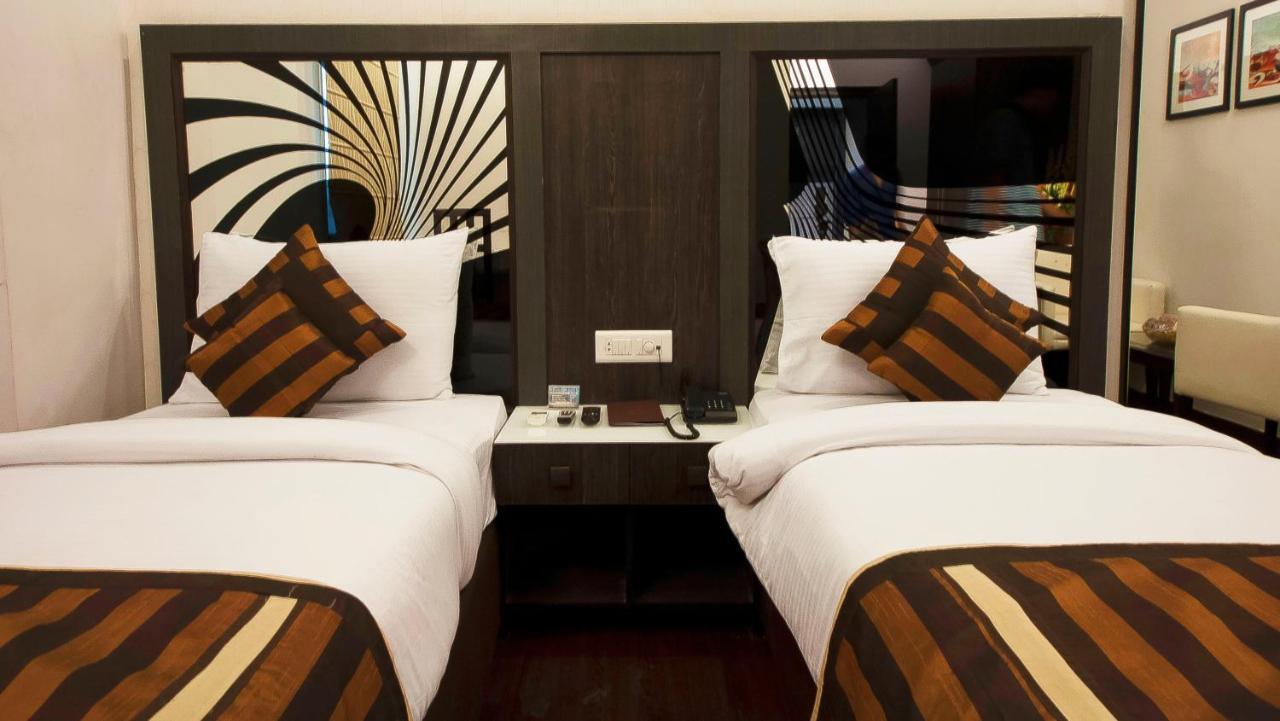 Hotel Pitrashish Grand And Premium Dillí Exteriér fotografie