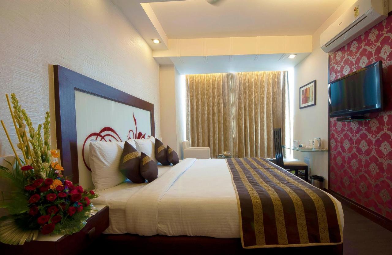 Hotel Pitrashish Grand And Premium Dillí Exteriér fotografie