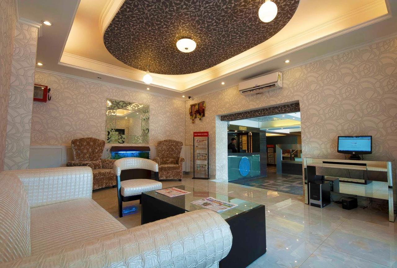 Hotel Pitrashish Grand And Premium Dillí Exteriér fotografie
